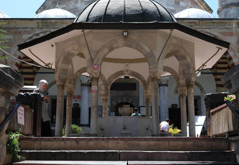 Kurşunlu Camii Girişi